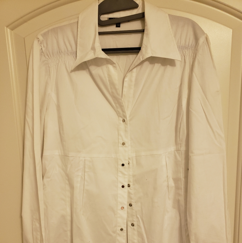 AK Anne Klein white shorts